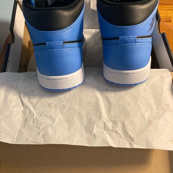 Jordan 1 Mid - Picture 5 of 11